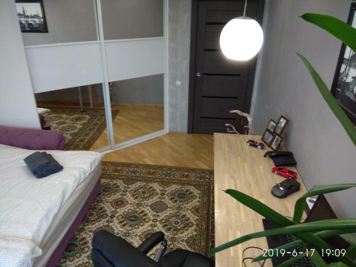 Apartamenty V Minske S Dwumä Spalnyami Esterno foto